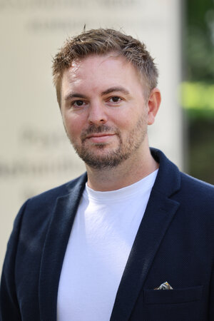 Portraitfoto Felix Steinforth in Zivilkleidung