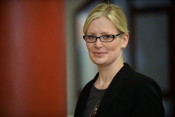 Porträt einer Frau aus dem Team