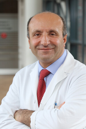 Porträt Chefarzt Niyazi Cebi