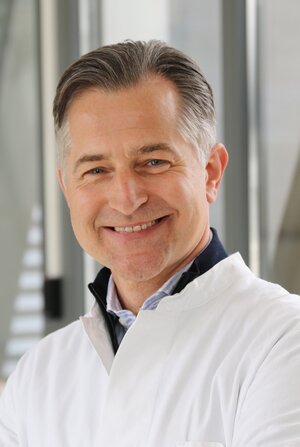 Portraitfoto Prof. Dr. Jens Garbade