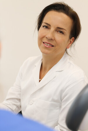 Portraitfoto Dr. med. Dr.med. dent. Susanne Sehhati-Chafai-Leuwer